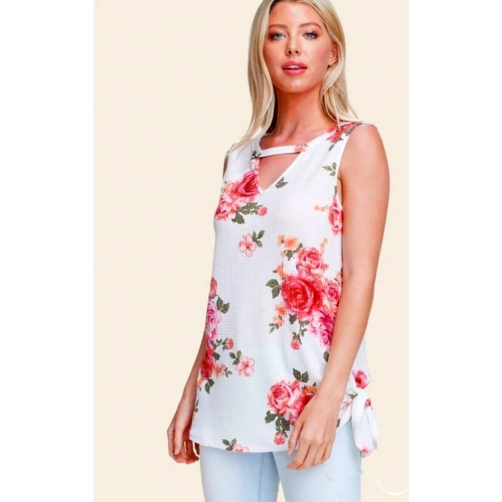 Ivory Floral Key Hole Top - Picture 3 of 5
